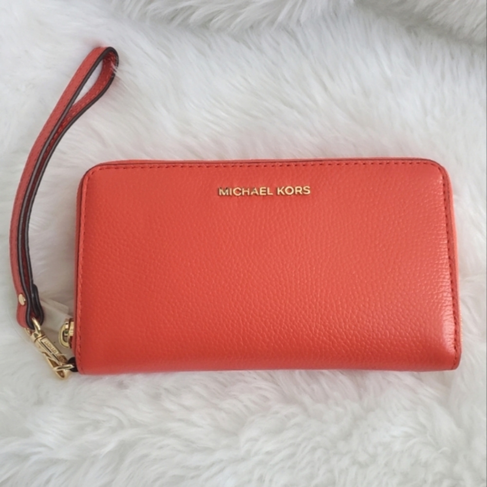 Michael Kors Mercer Pebble Leather Multi Function Phone Case